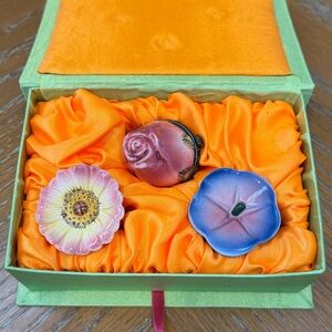 NIB Porcelain Flower Shaped Trinket Boxes Set of 3 RARE Vintage Lillian Vernon